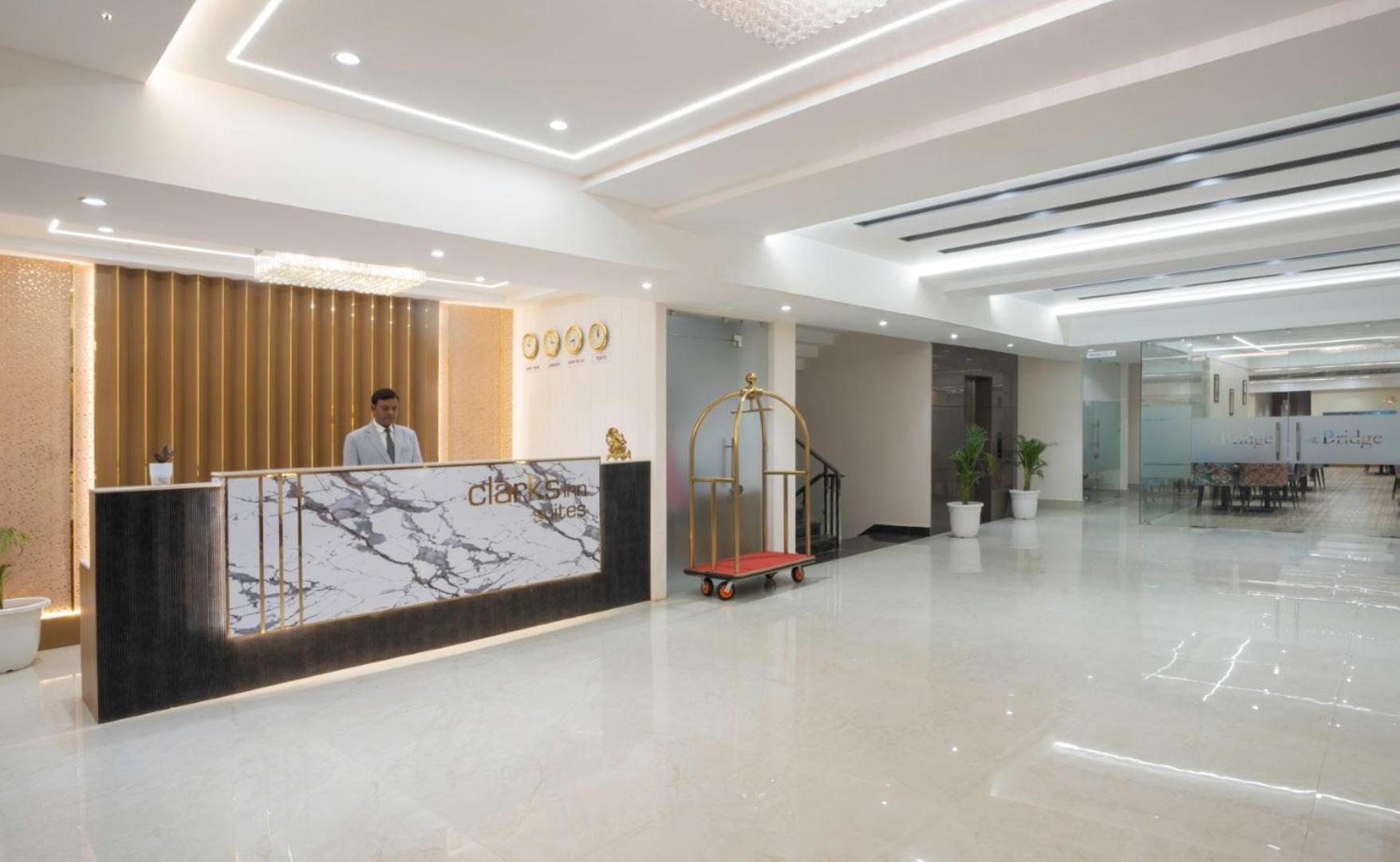 Clarks Inn Suites Agra Near Tajmahal Exterior photo