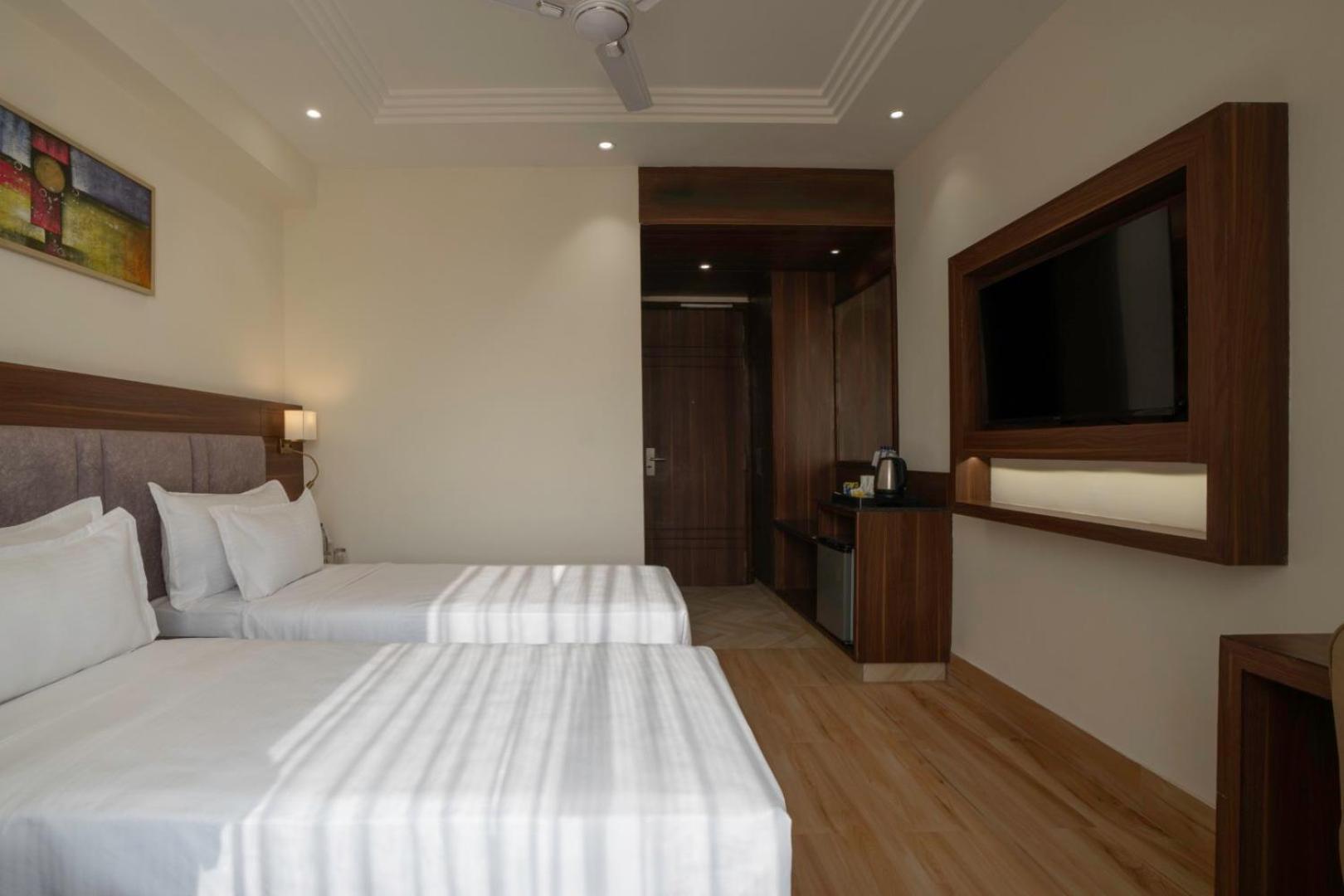 Clarks Inn Suites Agra Near Tajmahal Exterior photo